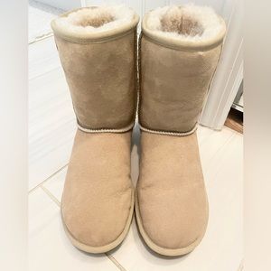BNWT Ugg Classic Short Boots